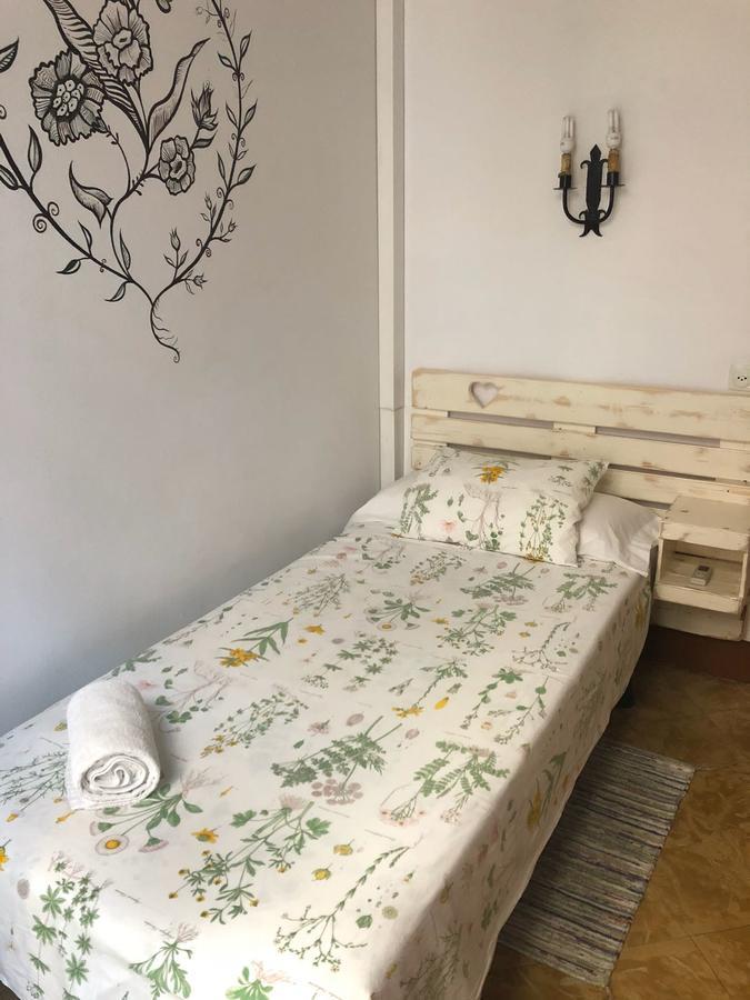 Hostal Parellades Sitges Exteriör bild