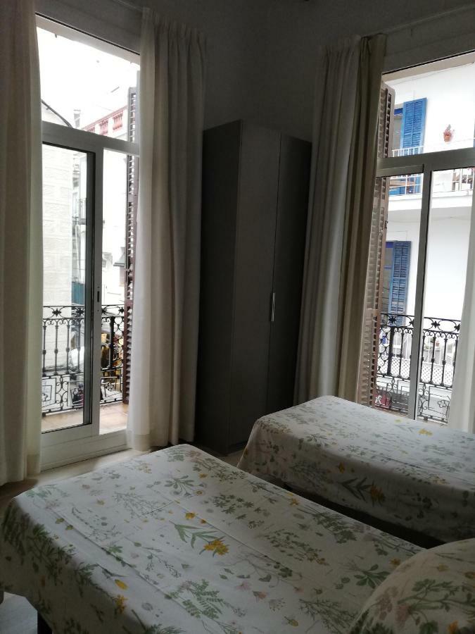 Hostal Parellades Sitges Exteriör bild