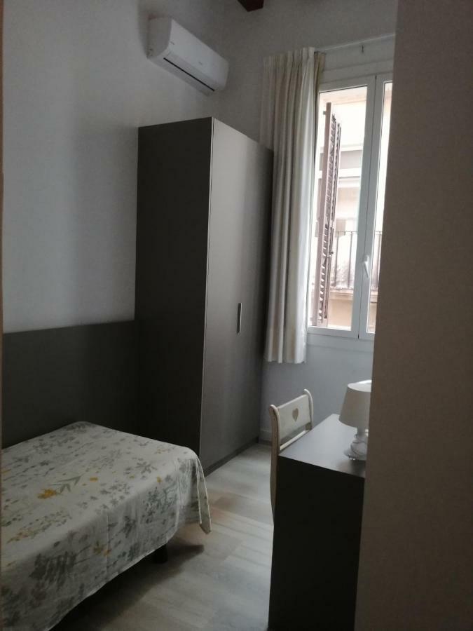Hostal Parellades Sitges Exteriör bild